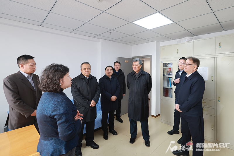 马兴瑞艾尔肯·吐尼亚孜在自治区发展改革委财政厅统计局调研