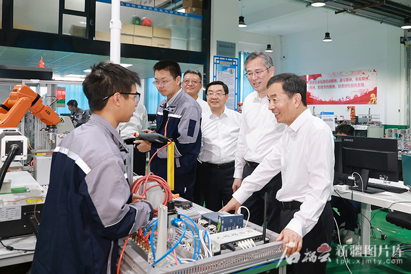 陈小江在巴州和兵团铁门关市调研